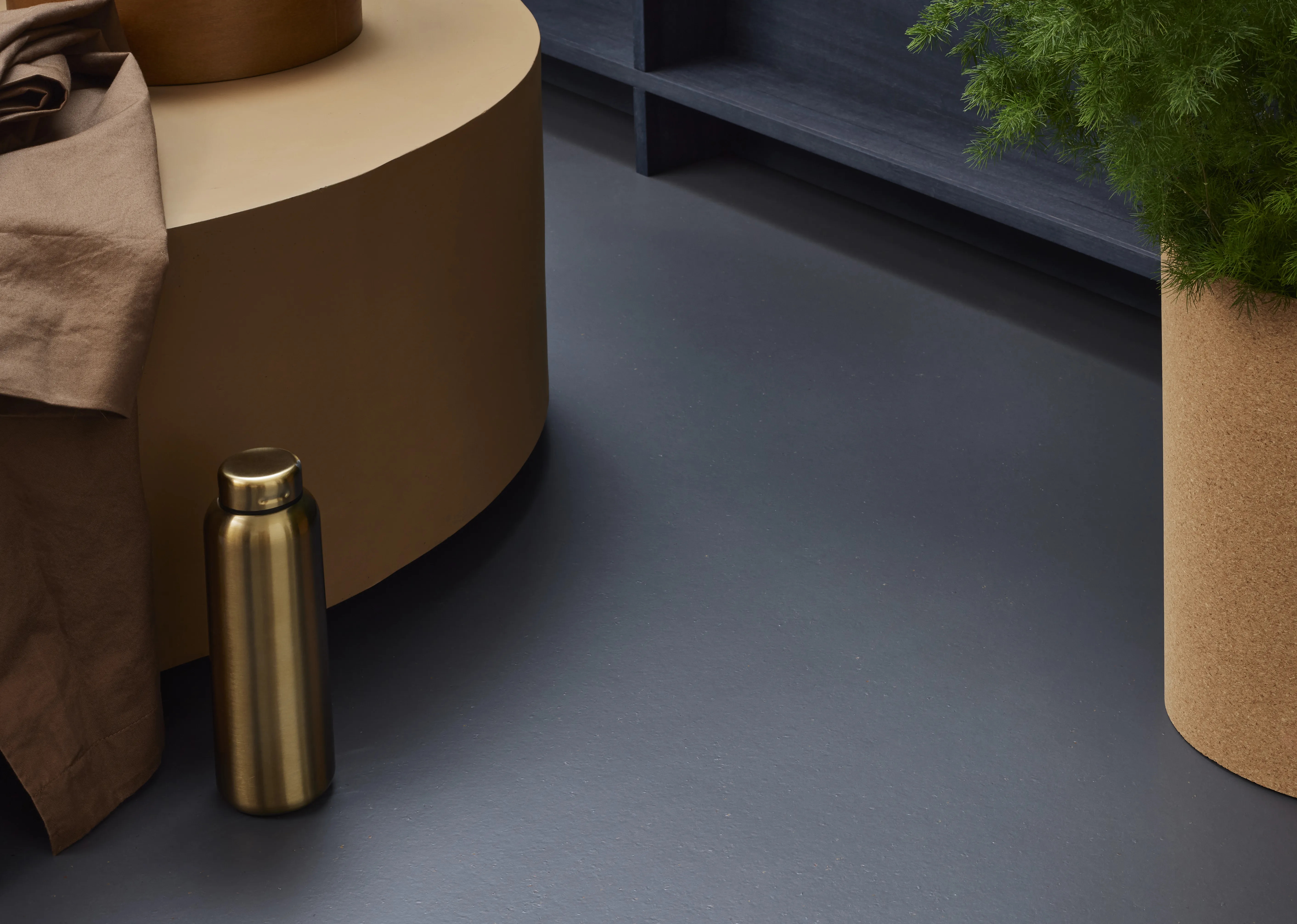 2-6 Marmoleum cocoa 3583 chocolate blues